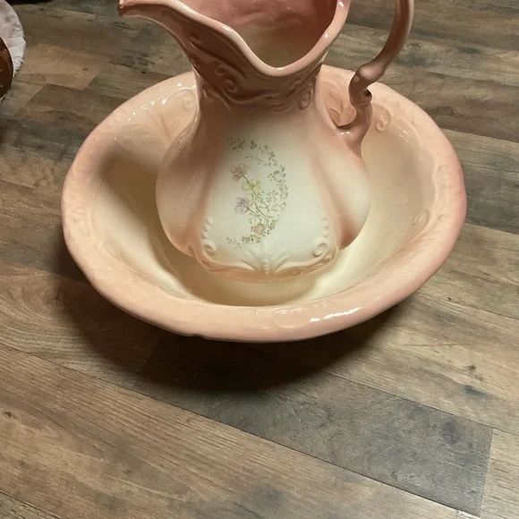 Pitcher & wash bowl 1940’s century mint condition
